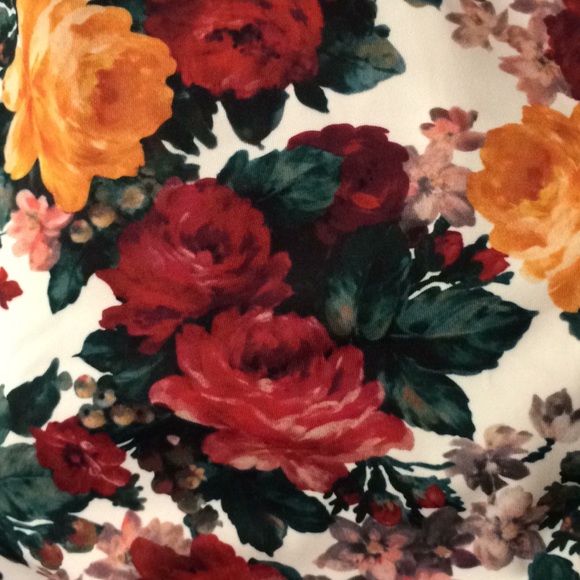 Beautiful NWT Floral Qu Zu Dress - Picture 3 of 3